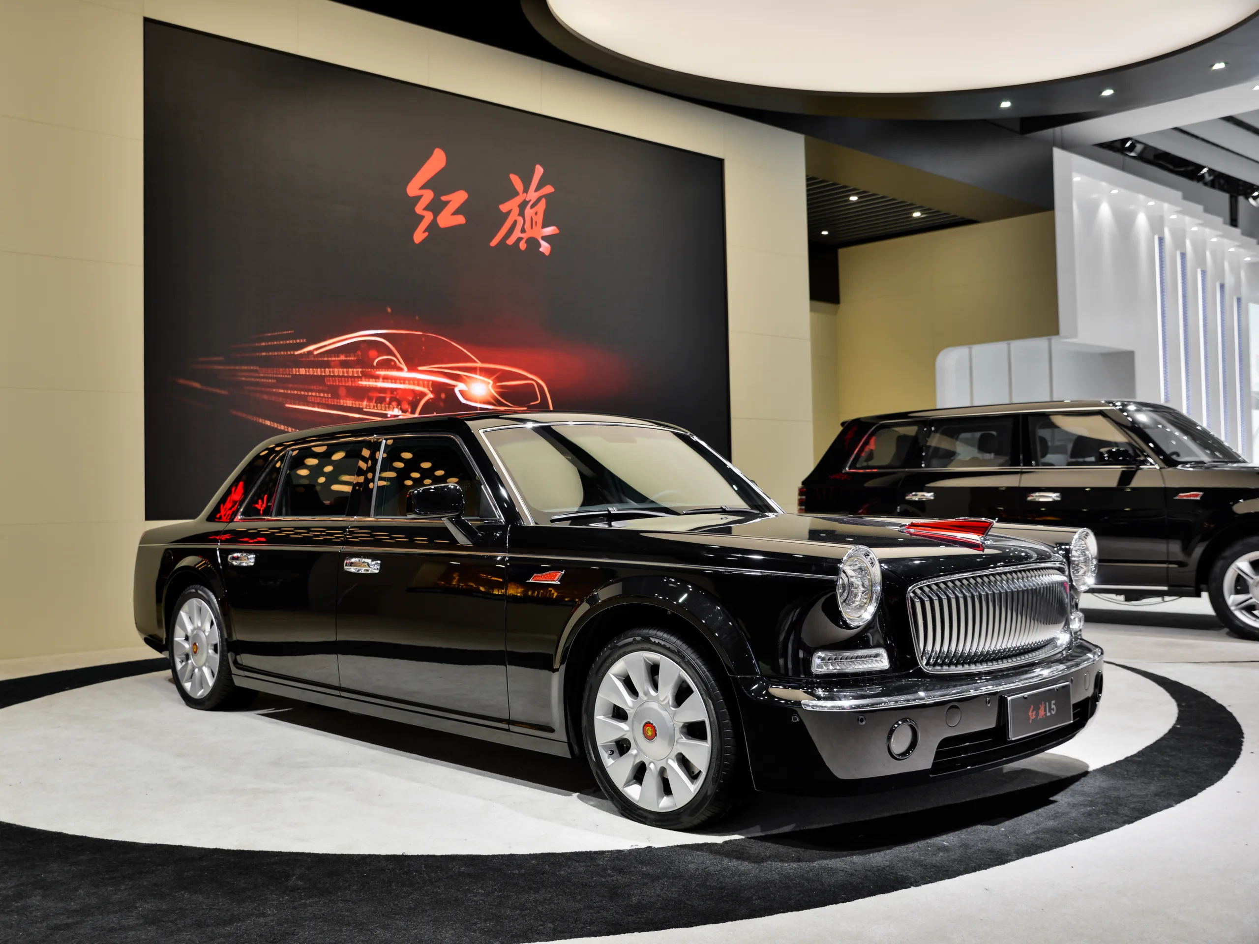 The Pinnacle of Chinese Luxury - Hongqi L5
