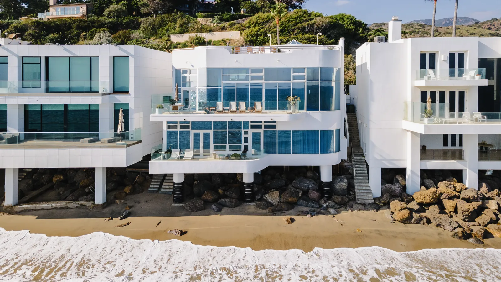 Halle Berry's Modern Malibu Beach Home: An Opulent Haven