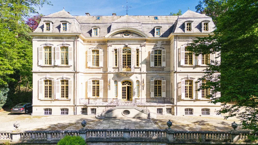Discover the Majestic Château d'Overschie in Brussels: A Luxurious Historical Residence