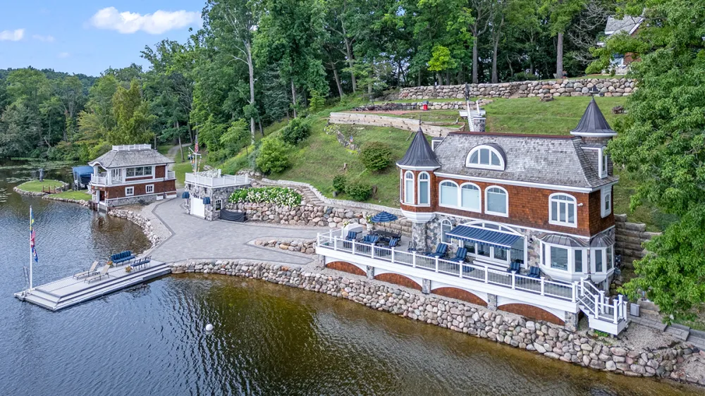 Eagles Crest in Michigan: A Grand Lakeside Estate