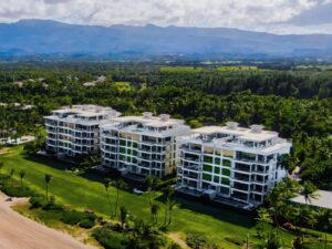 These Are the Best Botswana Safari Lodges for Every Kind of Traveler, According to a Top Travel Advisor